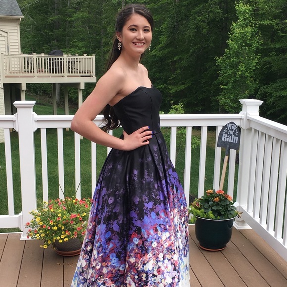 Prom dress - Picture 1 of 4